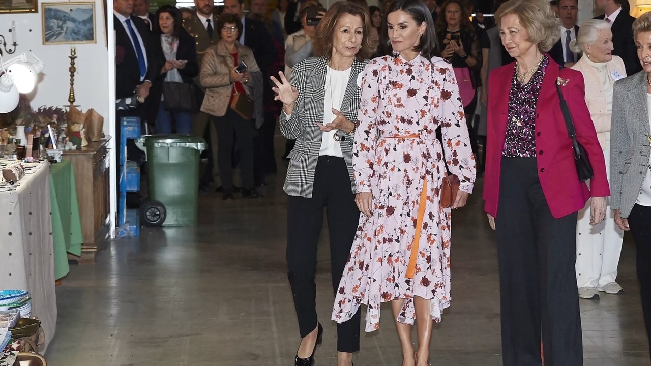 Styling Queen: Königin Letizia in trendiger Lederjacke und Blumenkleid