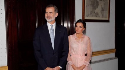 Gewagt! Königin Letizia zeigt sich im durchsichtigen Organza-Mantel auf Kuba