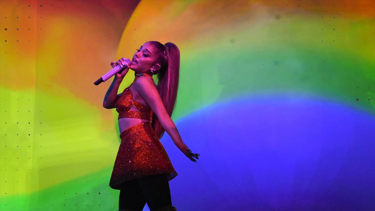 Gerade noch gefangen: Hier fällt Ariana Grande auf der Bühne