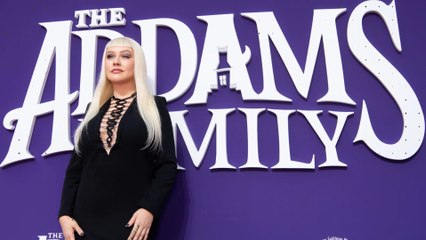Christina Aguilera als „Morticia Addams“ bei Premiere