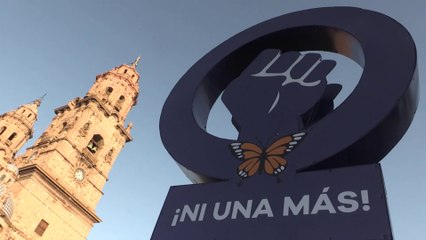 Con un monumento, recuerdan a mujeres víctimas de violencia de género