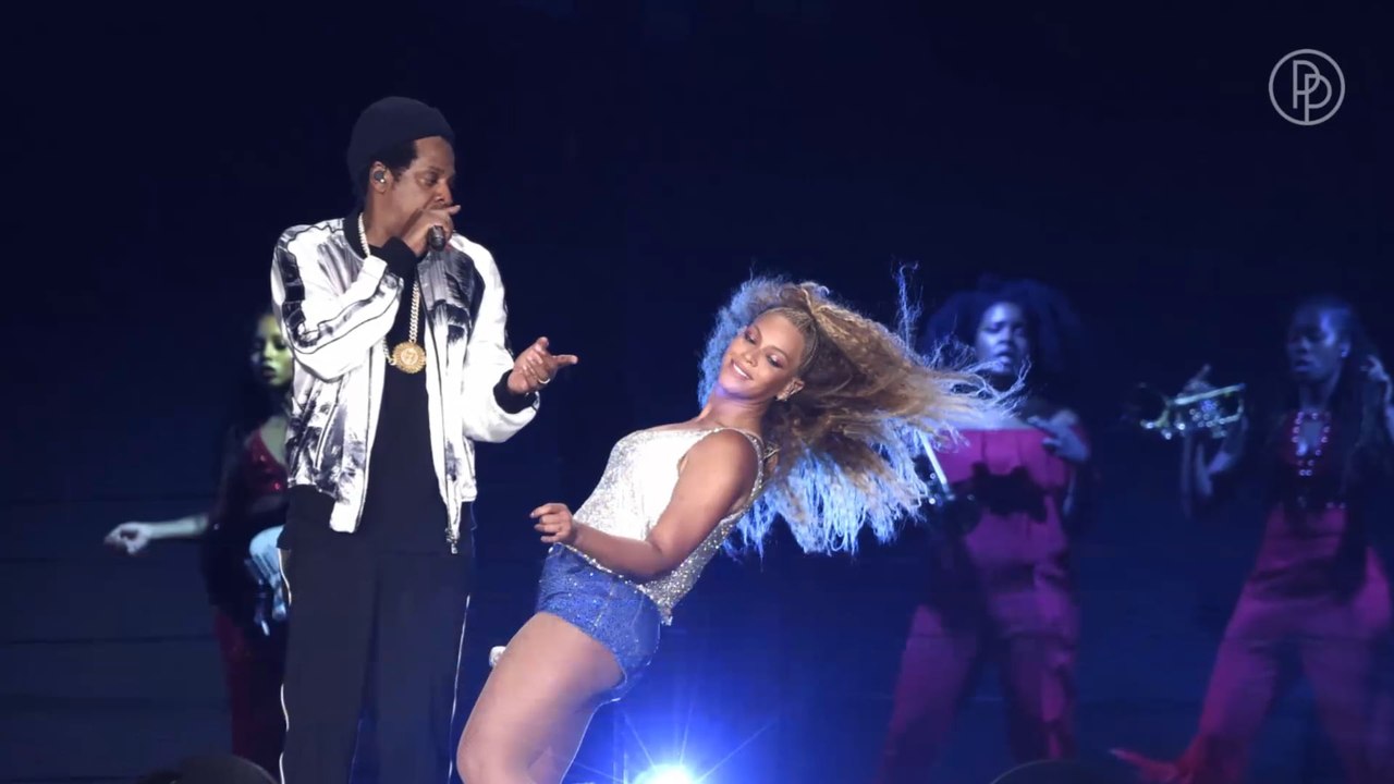 Diese Promis wurden aus Ländern verbannt