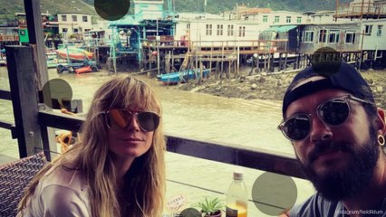 Doch nicht schwanger? Heidi Klum und Tom Kaulitz sitzen mit Bier im Café