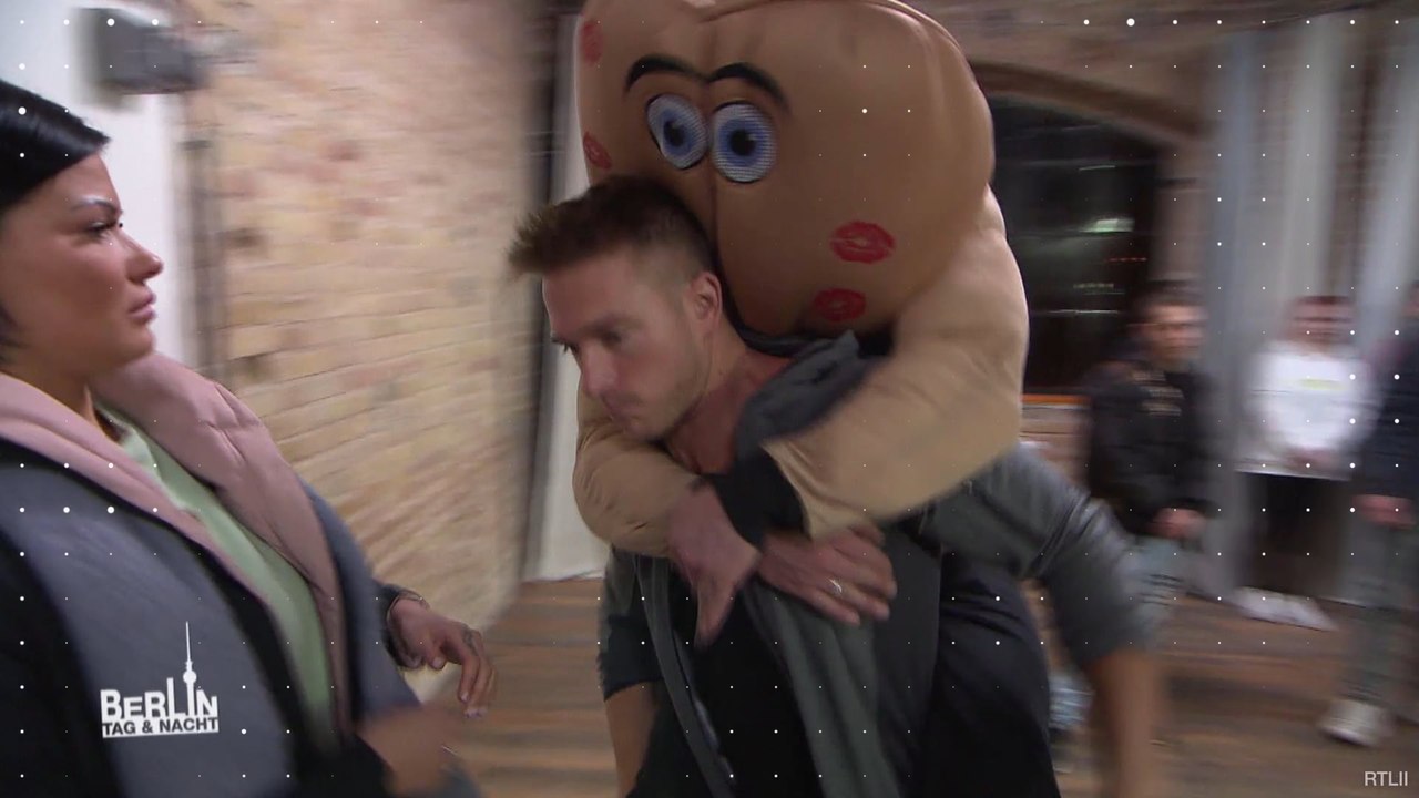 „Berlin - Tag und Nacht“: „Basti“ verprügelt „André“ - kostümiert