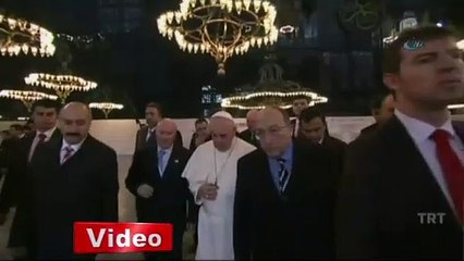Papa Francis Ayasofya'yı ezan eşliğinde gezdi