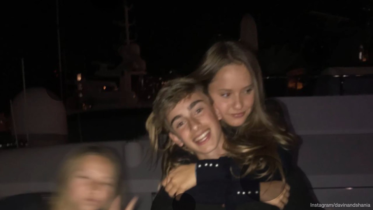 Davina posiert mit YouTuber Johnny Orlando - Läuft da was?