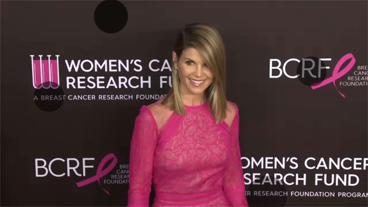 Lori Loughlin fliegt nach Bestechungsskandal aus „Fuller House“