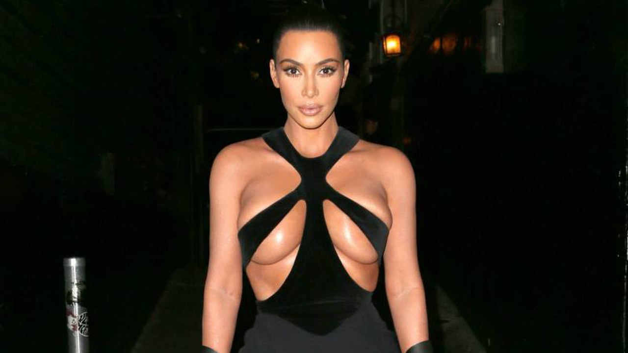 Kim Kardashian zeigt Press-Dekolleté