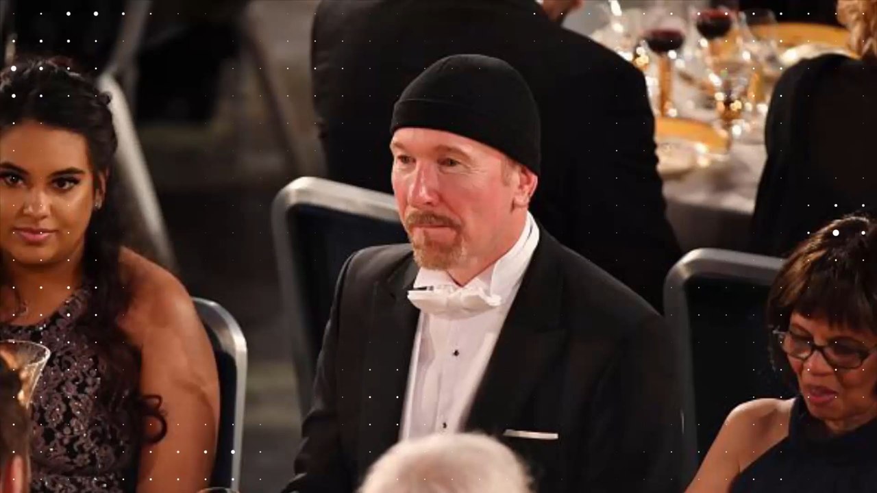 Deshalb war auch The Edge von U2 beim Nobel-Bankett - mit Mütze!