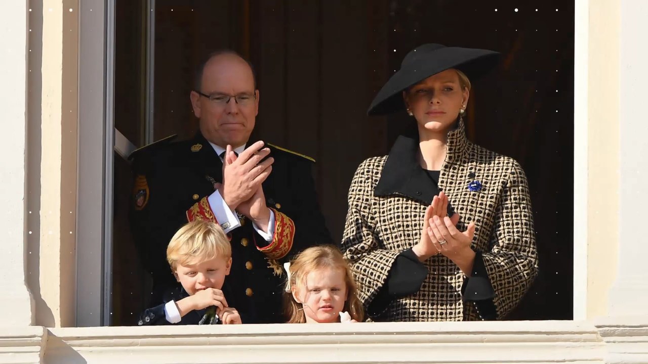 Niedliche bilder: die monaco-zwillinge entzücken am nationalfeiertag