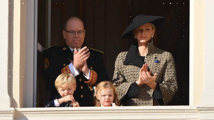 Niedliche Bilder: Die Monaco-Zwillinge entzücken am Nationalfeiertag