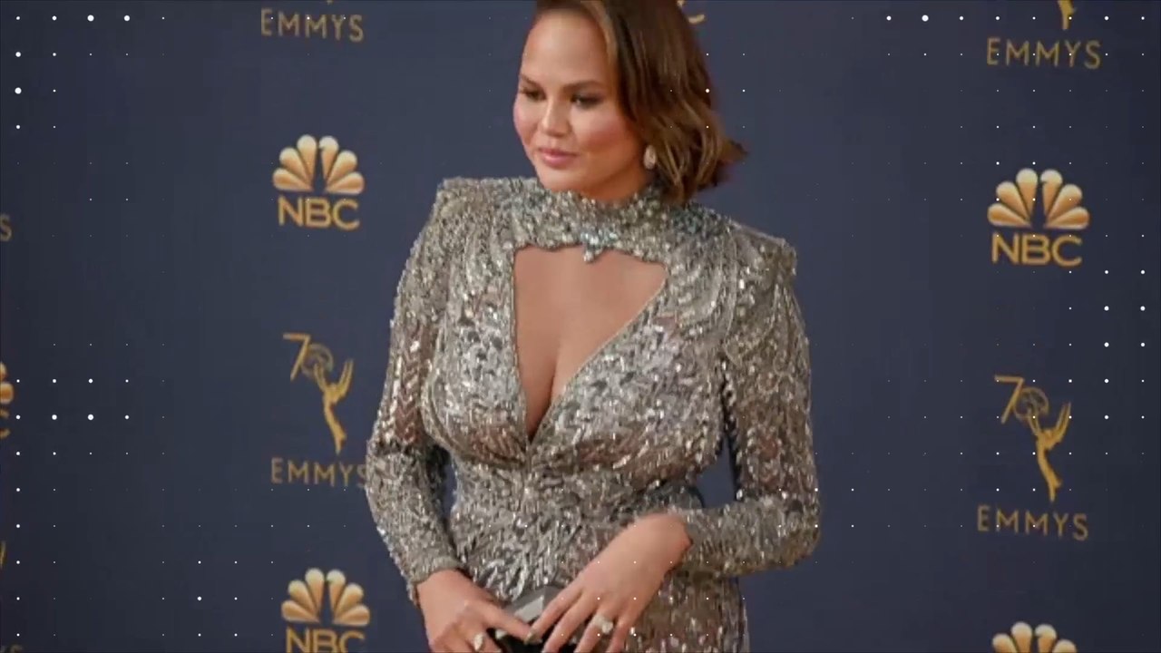 Chrissy Teigen Reaktion auf fiesen Kommentar über ihr „rundliches Gesicht“