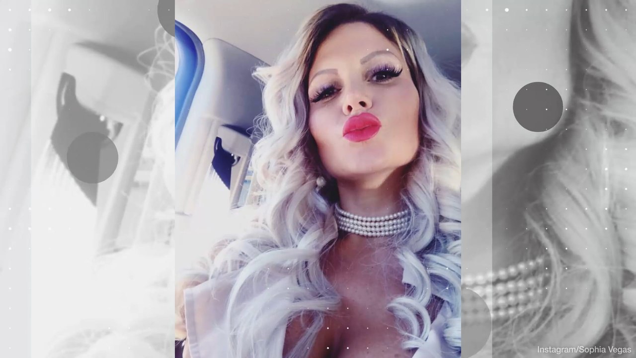 Sophia Vegas präsentiert ihren Babybauch