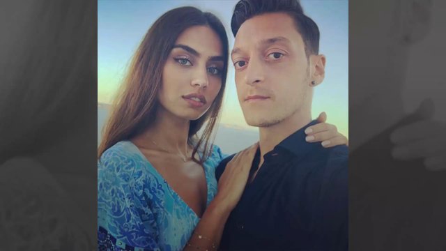 Mesut Özil Rücktritt: Freundin Amine Gülse unterstützt ihn