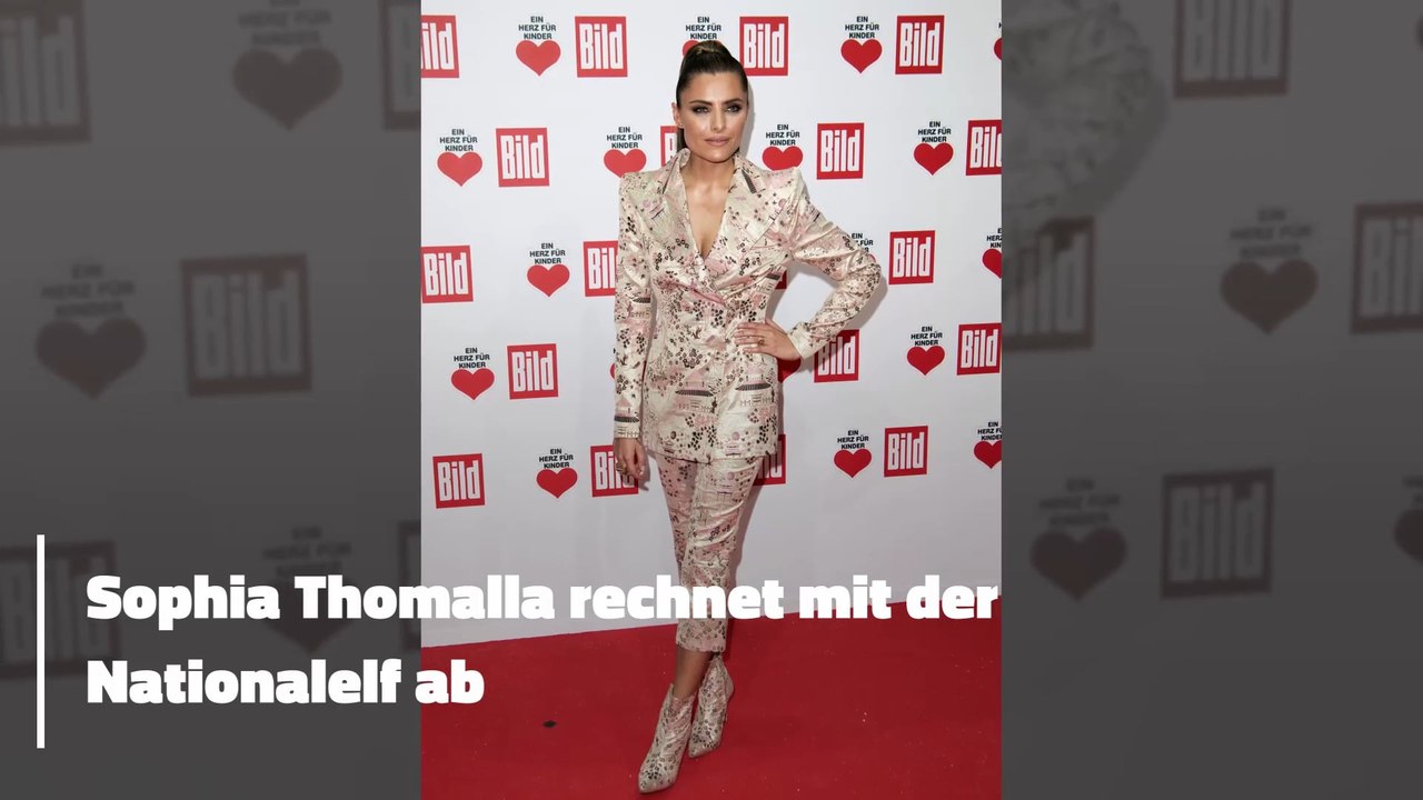Sophia Thomalla rechnet mit der Nationalelf ab