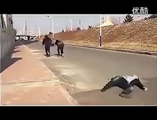 Télécharger la video: Şakanın sonu çok kötü bitti