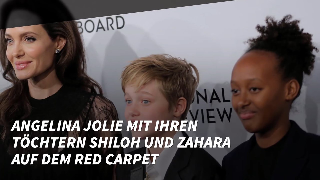 Angelina Jolie mit ihren Töchtern Shiloh und Zahara auf dem Red Carpet