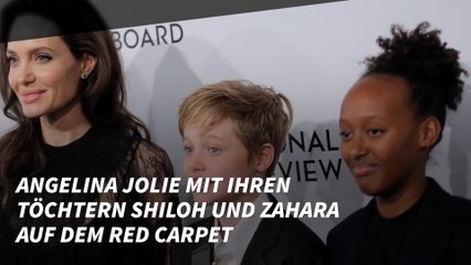 Angelina Jolie mit ihren Töchtern Shiloh und Zahara auf dem Red Carpet