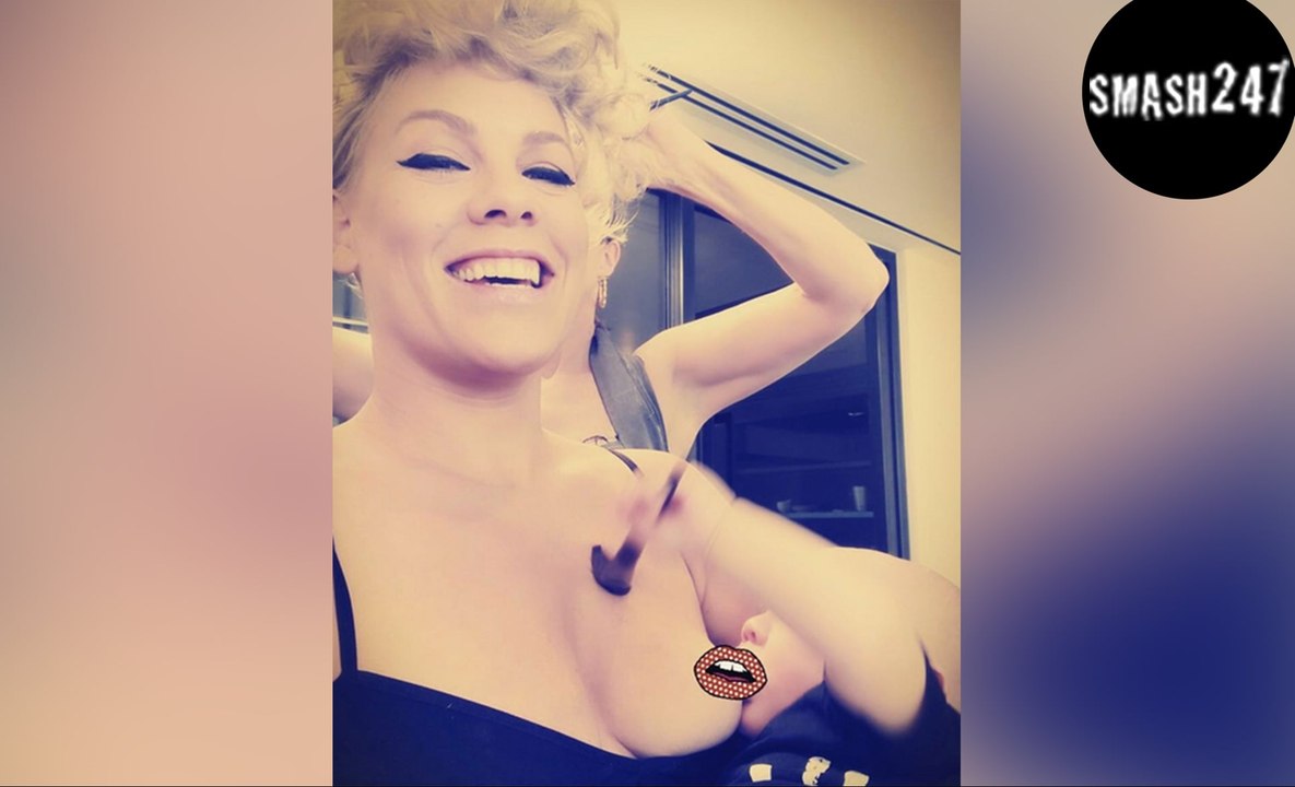 Pink: Multitasking! Sie zeigt sich Backstage beim Stillen