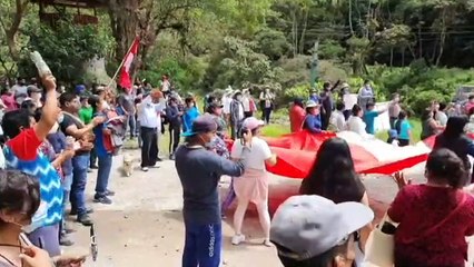 Machu Picchu seguirá cerrada hasta que termine bloqueo de vía férrea