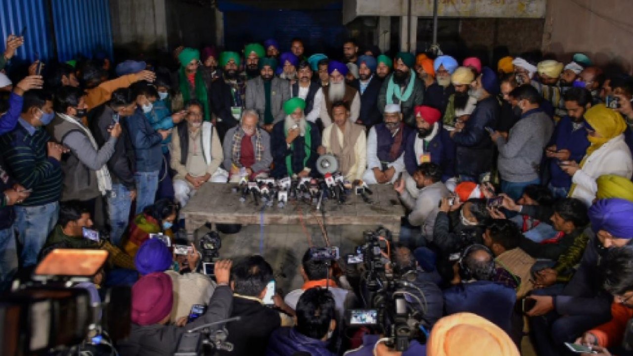 Farmers adamant on their demand, protest continues