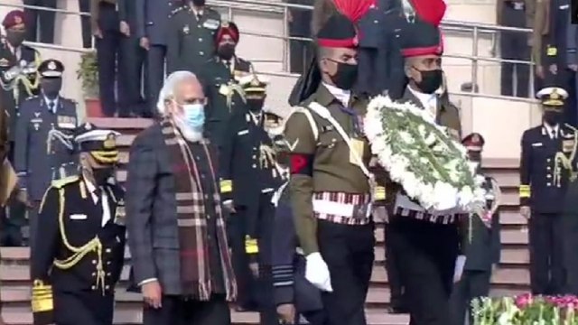 PM Modi reaches War Memorial, pays homage to martyrs