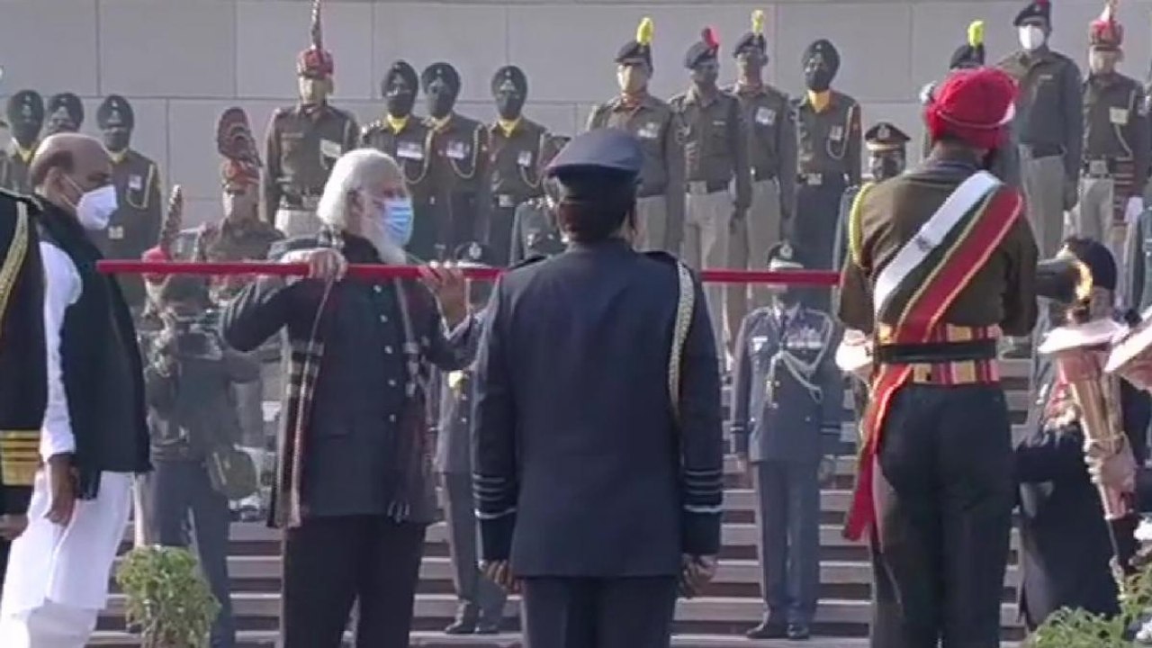 Vijay Diwas: PM Modi lights 'Swarnim Vijay Mashaal'