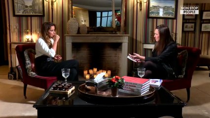 Évelyne Thomas - Malika Ménard : son enfance auprès d'une mère "fermée" et d'un père absent