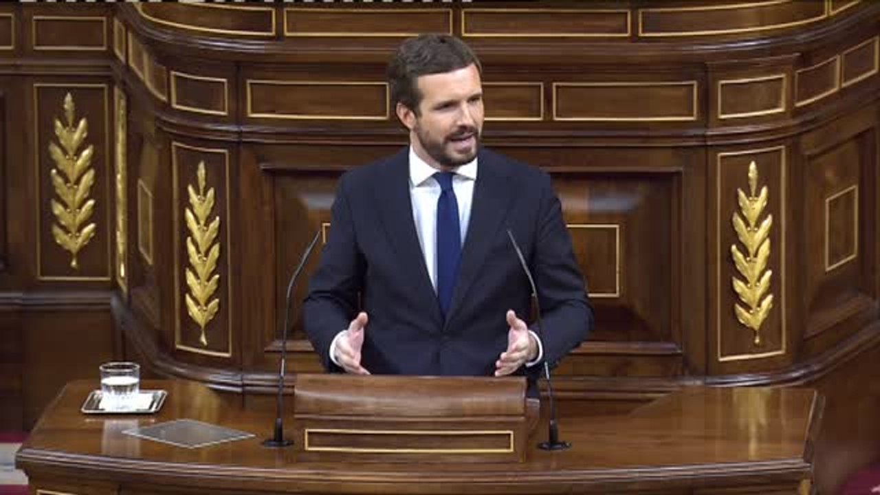 Casado: "Dé la cara como Merkel y sienta como ella lo que está pasando"