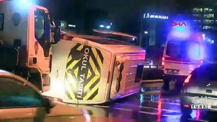 Servis minibüsü devrildi | Video