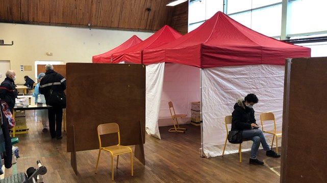 Covid : 70 personnels de deux lycées de Pontivy participent au premier dépistage massif