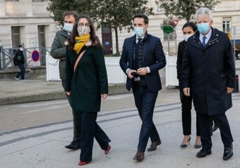 A Paris, la maire écolo du XIIe arrondissement plante un arbre en talons aiguilles et se ridiculise