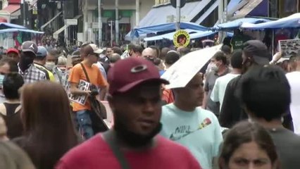 Descargar video: Aglomeraciones en Sao Paulo para hacer  compras navideñas