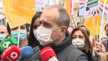La concertada se concentra ante el Senado en protesta por la 'ley Celaá'