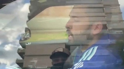 Jordi Alba paga el incendio del vestuario del Barça con varios aficionados: "Os aburrís, ¿no?"