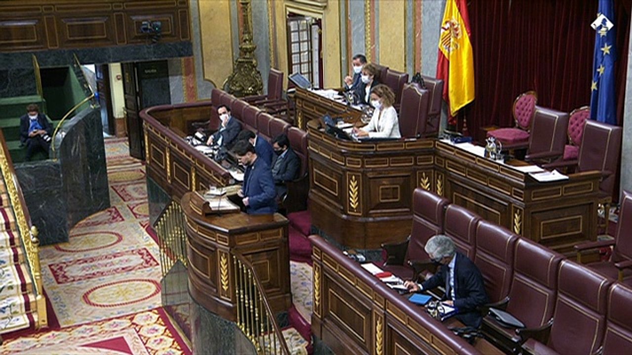 Rufián en el Congreso acusando a la derecha de politizar el dolor de las víctimas del terrorismo
