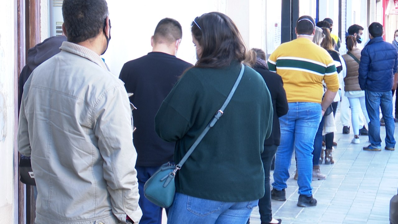 Colas en administración Lotería Manises: "La gente no ha perdido la ilusión"