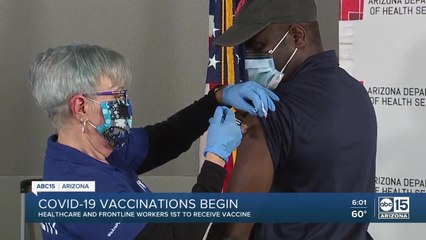 Скачать видео: Healthcare, frontline workers among first to receive COVID-19 vaccines