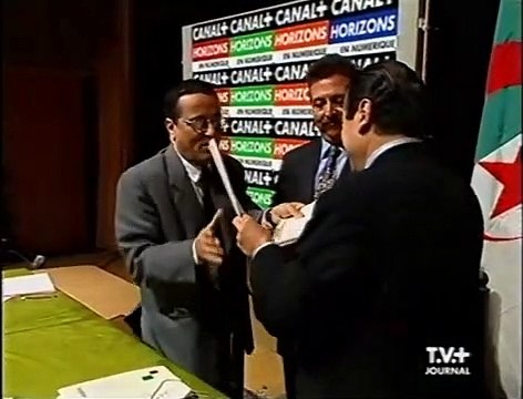 CANAL- TV- Reportage sur l-arrivée de CANAL- HORIZONS en Algérie -26 février 2000-