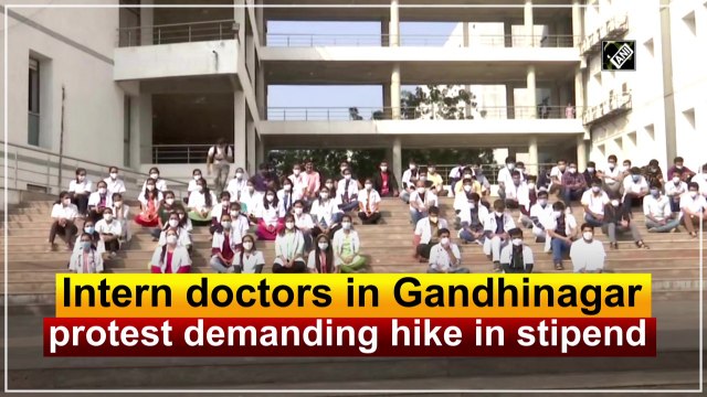Intern doctors in Gandhinagar protest demanding hike in stipend