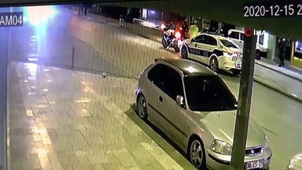 Polisten kaçarken otomobiliyle bankaya dalmıştı...Yeni görüntüler ortaya çıktı