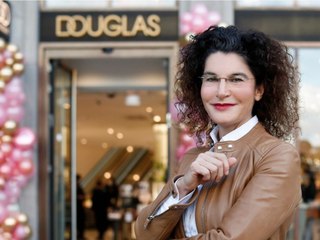 Filialen trotz Lockdown geöffnet: Douglas-Chefin rudert zurück