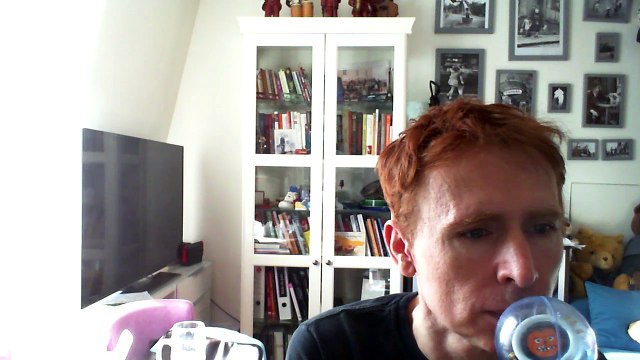 Wiwi égratigne Linda