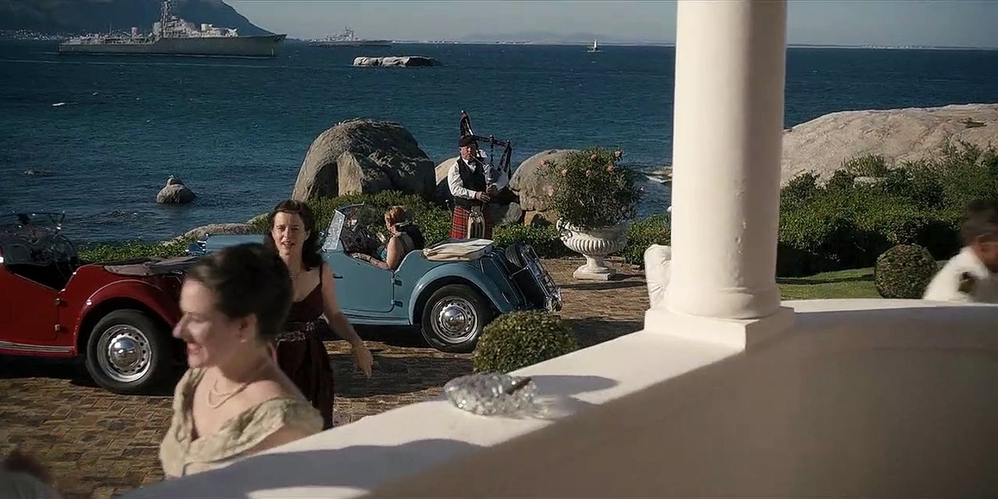 The Crown S01E01 720p Hindi