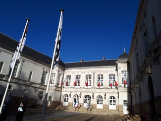 Le drapeau breton hissé devant la mairie de Nantes