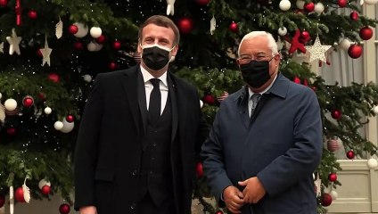 Скачать видео: Frankreichs Präsident Emmanuel Macron positiv auf das Coronavirus getestet