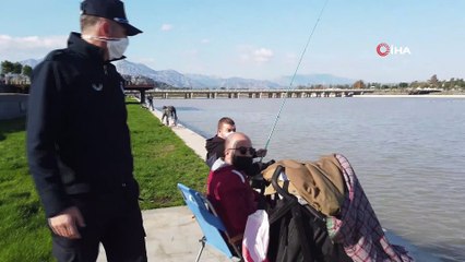 Amatör balıkçılara sosyal mesafe çemberi