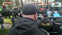 Moldova'da çiftçiler traktörleriyle meclise girmeye çalıştı