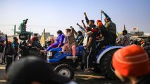 Farmers blocked Delhi-Noida border by tractors, watch report