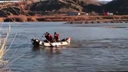 Su yükseldi 6 kişi adacıkta mahsur kaldı, ekipler kurtardı